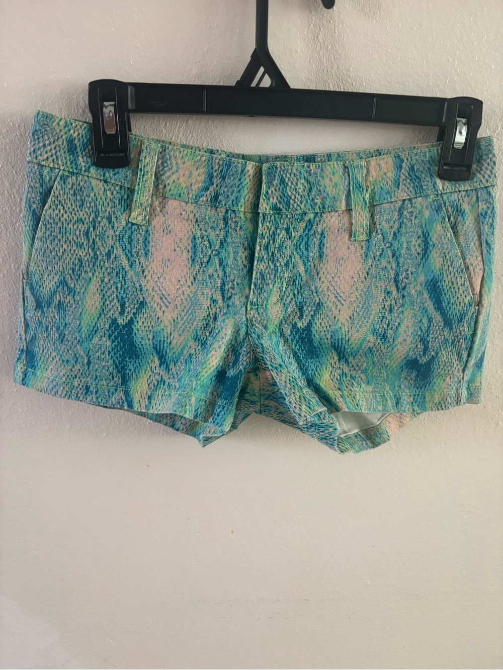 Hurley Pastel Teal Snakeskin Print Women's Shorts 0